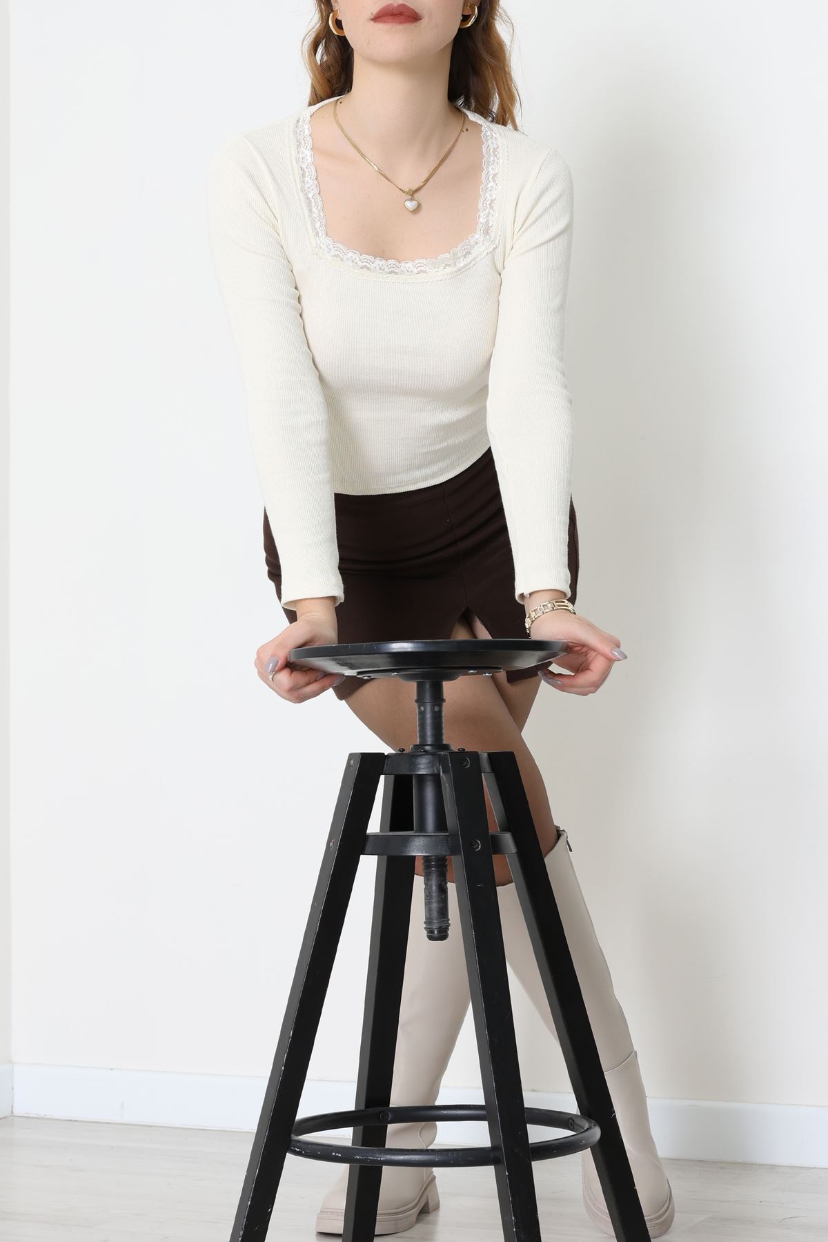 Çerçeve Yaka Dantelli Kaşkorse Body Krem - 70789.599.