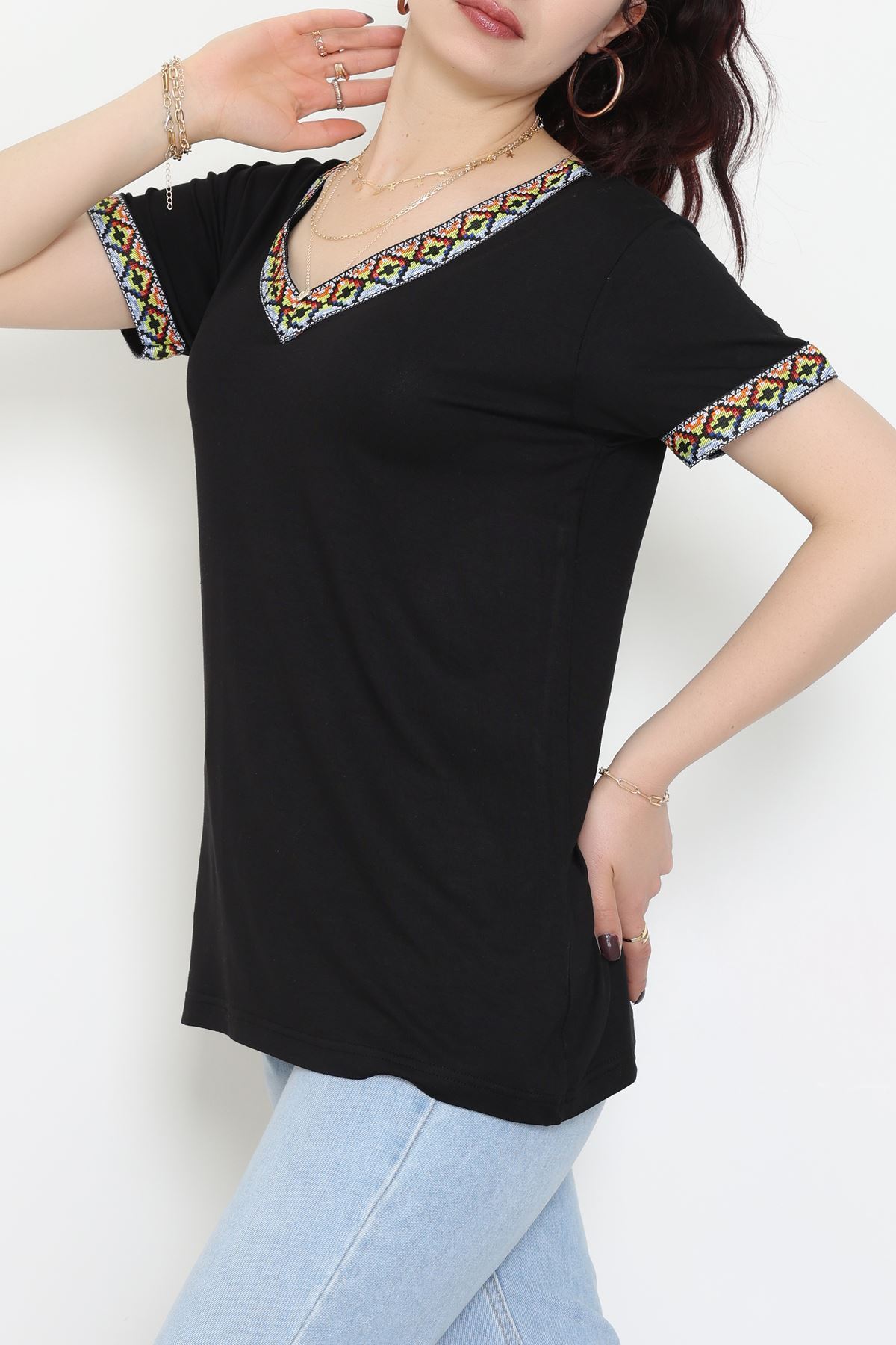 V Şerit Etnik Desen Yakalı Viskon Bluz Siyah - 43000.1256.