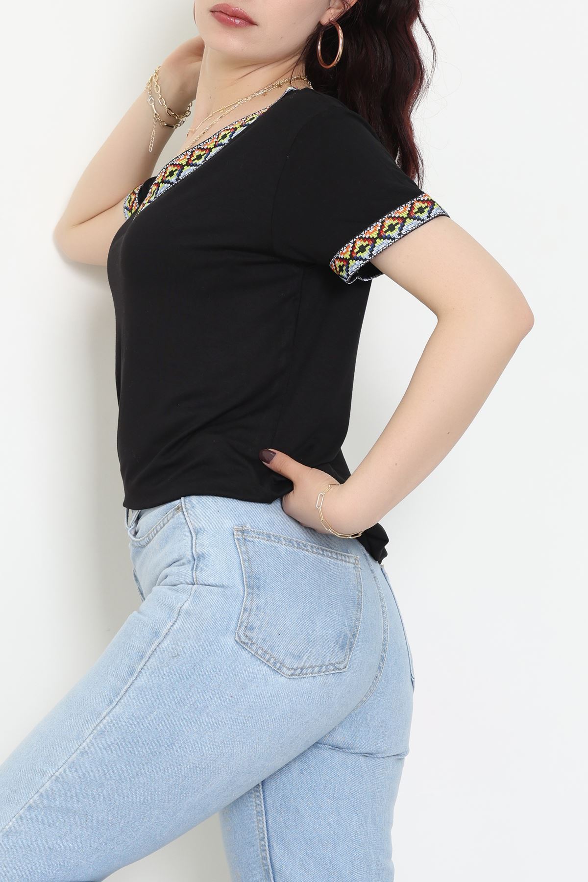 V Şerit Etnik Desen Yakalı Viskon Bluz Siyah - 43000.1256.