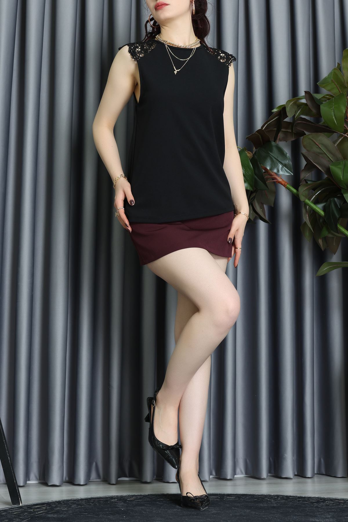 Bisiklet Yaka Omuz Dantel Detay İthal Krep Bluz Siyah - 61642.1256.