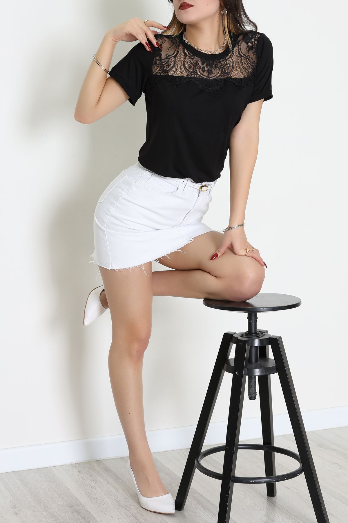 Ön Dantel Detaylı Viskon Bluz Siyah - 89015.1256.