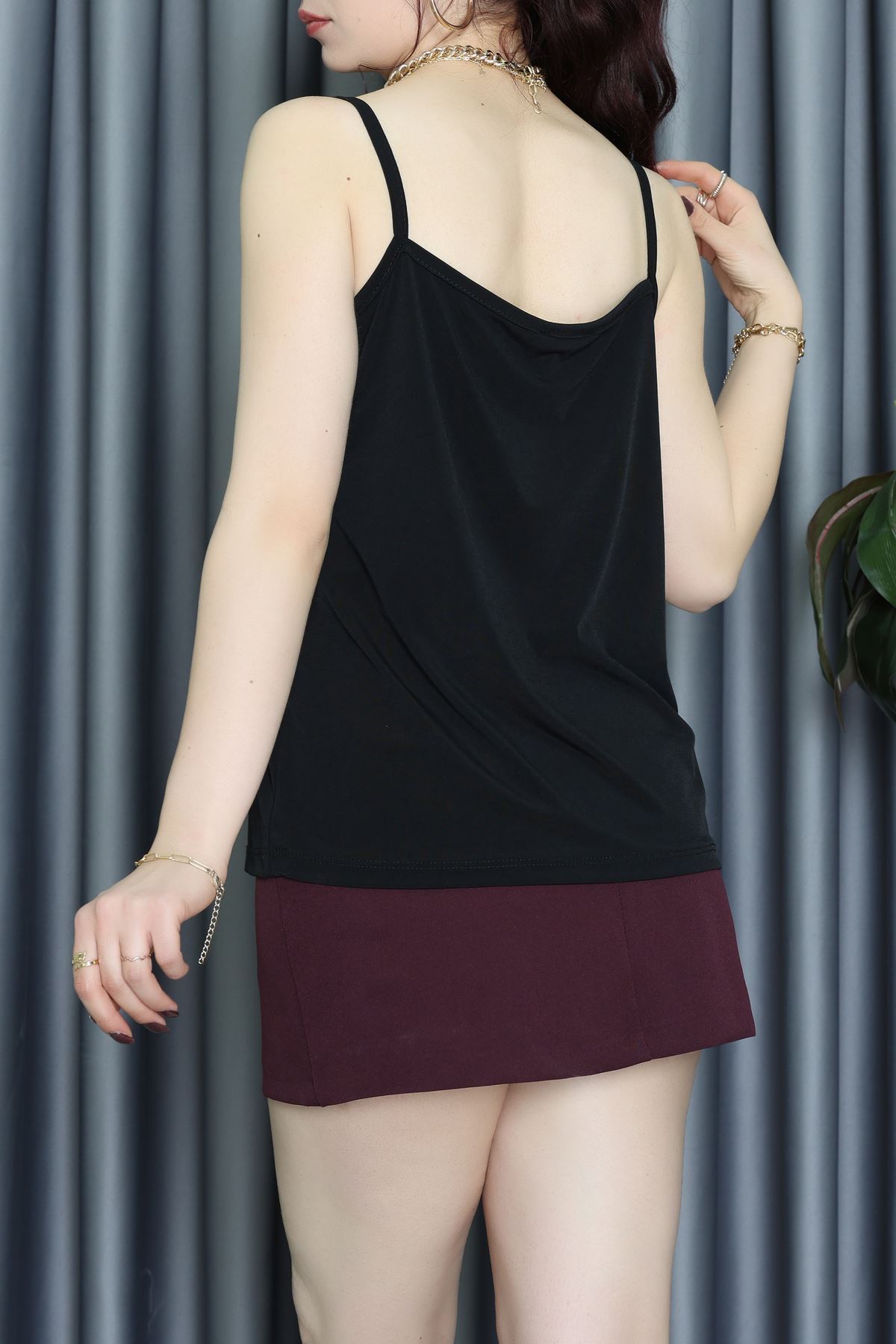 İp Askılı V Yakalı Pulpayet Detaylı Sandy Bluz Siyah - 72378.1287.