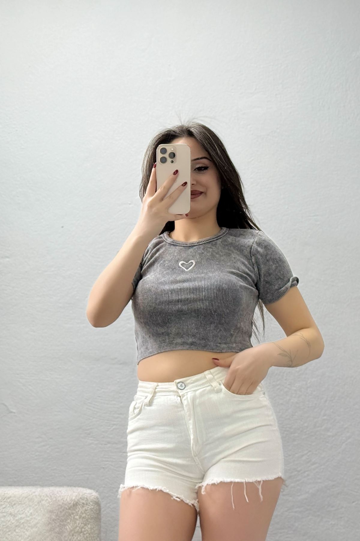 Nakışlı Asit Yıkamalı Kaşkorse Çıtçıtlı Tişört Füme - 71049.1748.