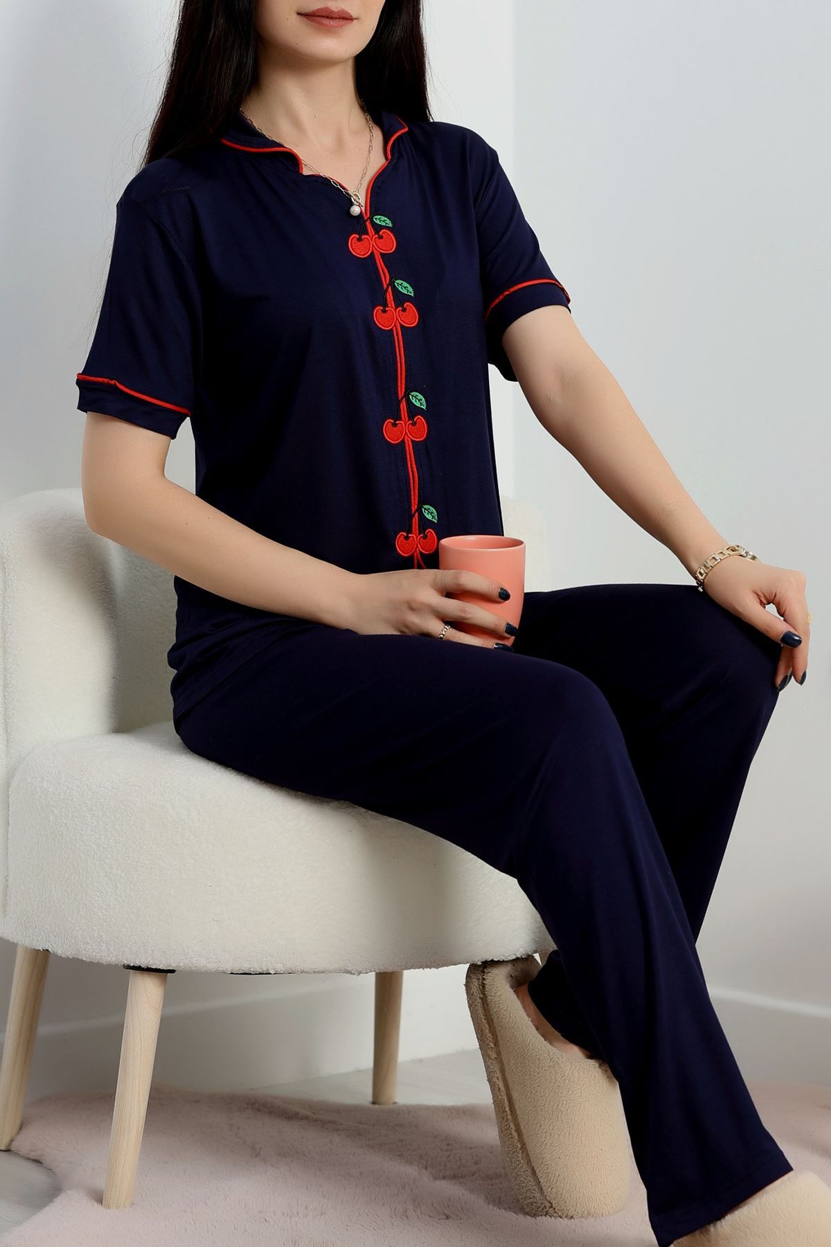 Kiraz Nakışlı Biyeli Viskon Pijama Takımı Lacivert - 40562.1857.