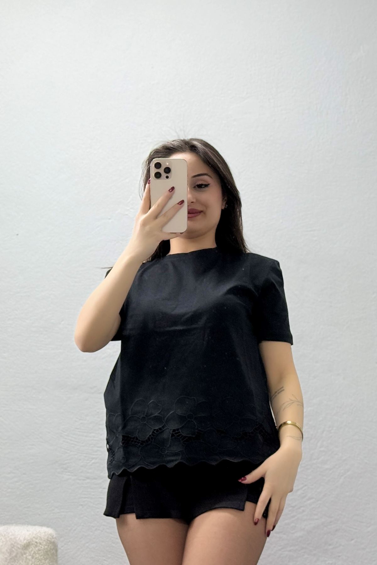 Etek Brode Nakışlı Tişört Siyah - 7522.196.