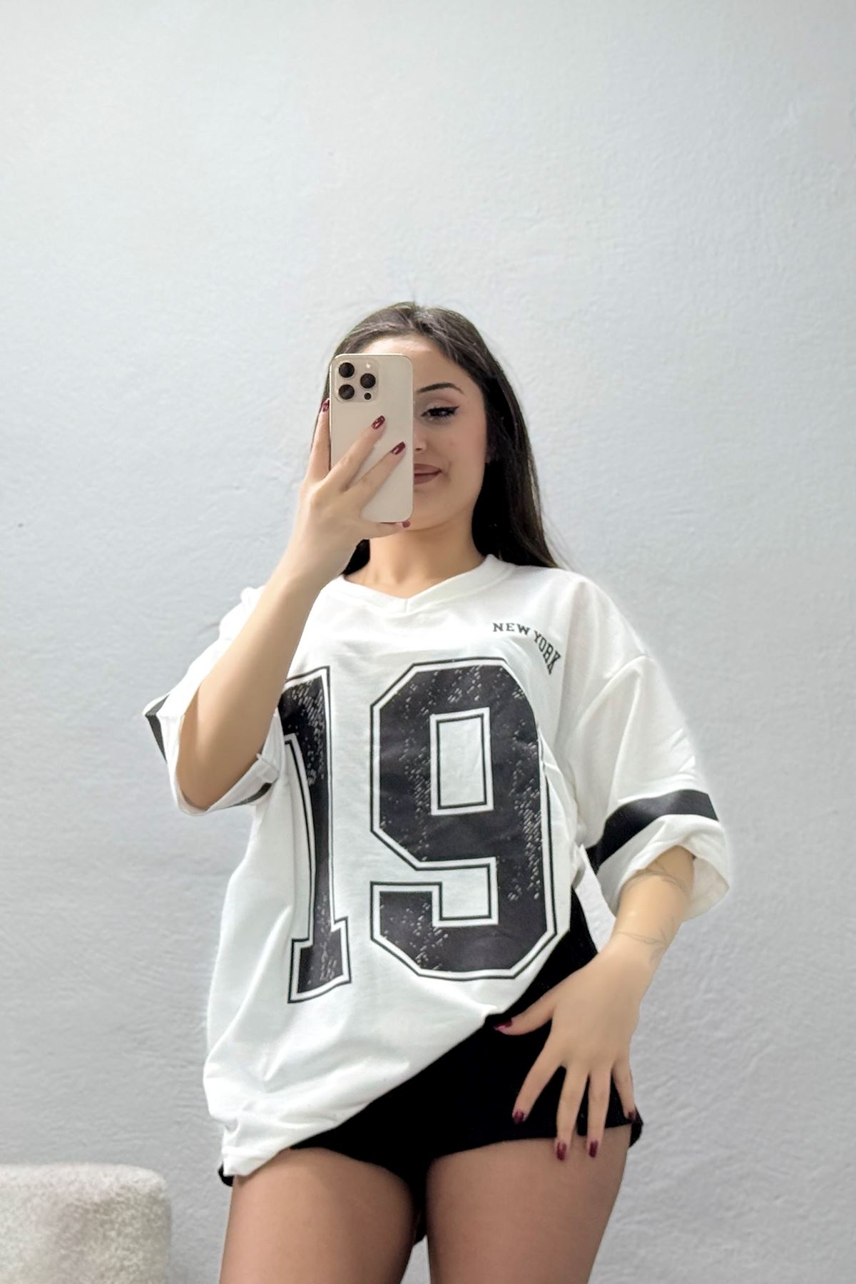 V Yaka Oversize 2 İplik Forma Tişört Beyaz - 88106.1878.