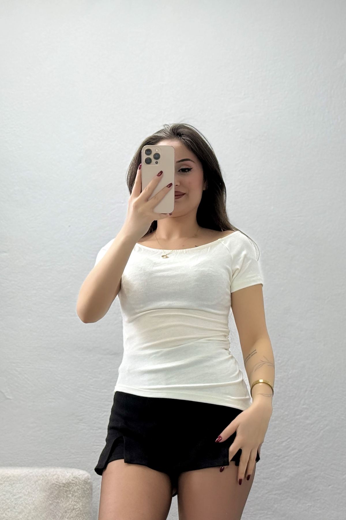 Kayık Yaka Ribana Viskon Bluz Ekru - 71159.1748.