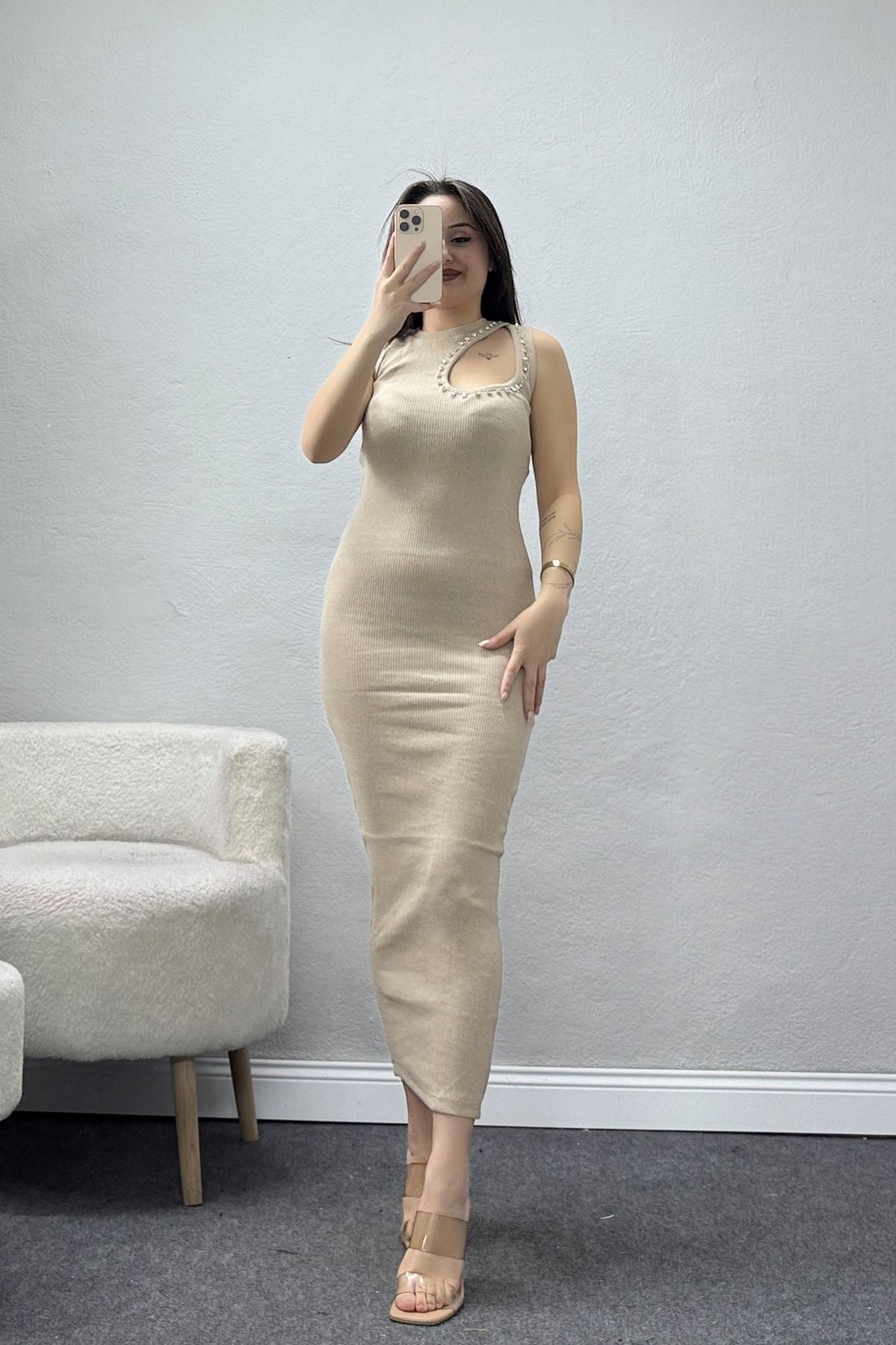 Omuz Taş Detaylı Kaşkorse Elbise Bej - 71025.1748.