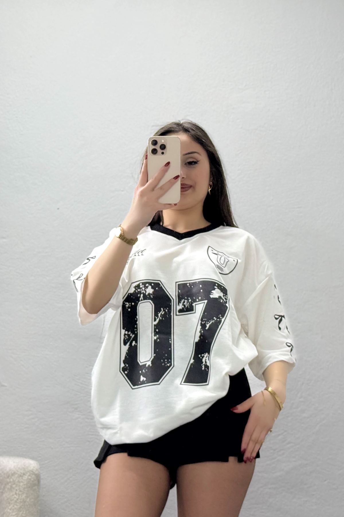 V Yaka Oversize 2 İplik Forma Tişört Beyaz - 88103.1878.