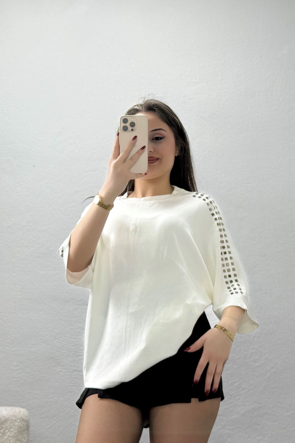 Modal Kumaş Metal Taş Detaylı Bluz  Ekru - 71491.1567.