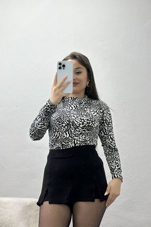 Yarım Balıkçı Yaka Likralı Ring Viskon Body Siyahbeyaz1 - 90950.1287.