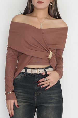 İthal Krep Madonna Yaka Aksesuarlı Bluz Açıkkahve - 70869.148.