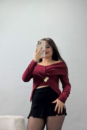 İthal Krep Madonna Yaka Aksesuarlı Bluz Bordo - 70869.148.