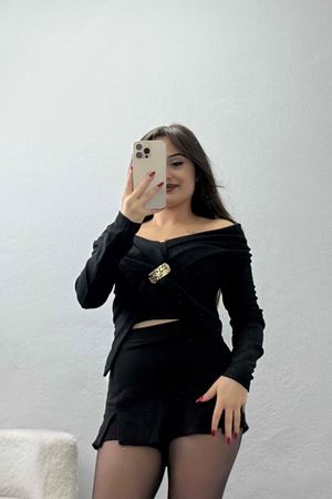 İthal Krep Madonna Yaka Aksesuarlı Bluz Siyah - 70869.148.