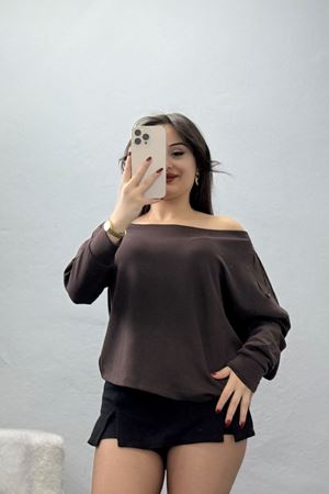 Kayık Yaka Omuz Düşümlü Double Face Kumaş Bluz Kahve - 22185.200.