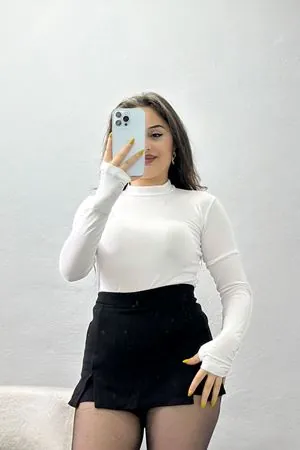 Kadın Dik Yaka Parmak Geçmeli Viskon Body Beyaz