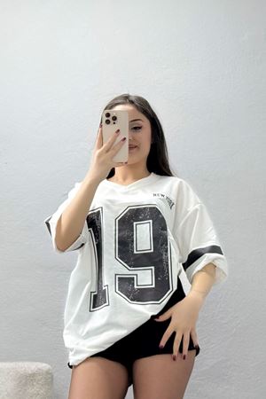V Yaka Oversize 2 İplik Forma Tişört Beyaz - 88106.1878.