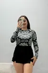 Kadın Yarım Balıkçı Yaka Likralı Ring Viskon Body Siyahçiçekli