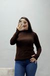 Kadın Dik Yaka Parmak Geçmeli Triko Body Açık Kahve